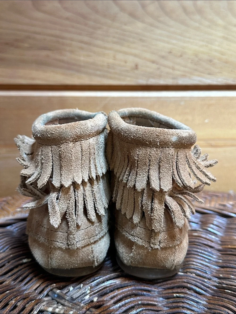 Minnetonka leather side zip moccasin fringe rigid sole size 11